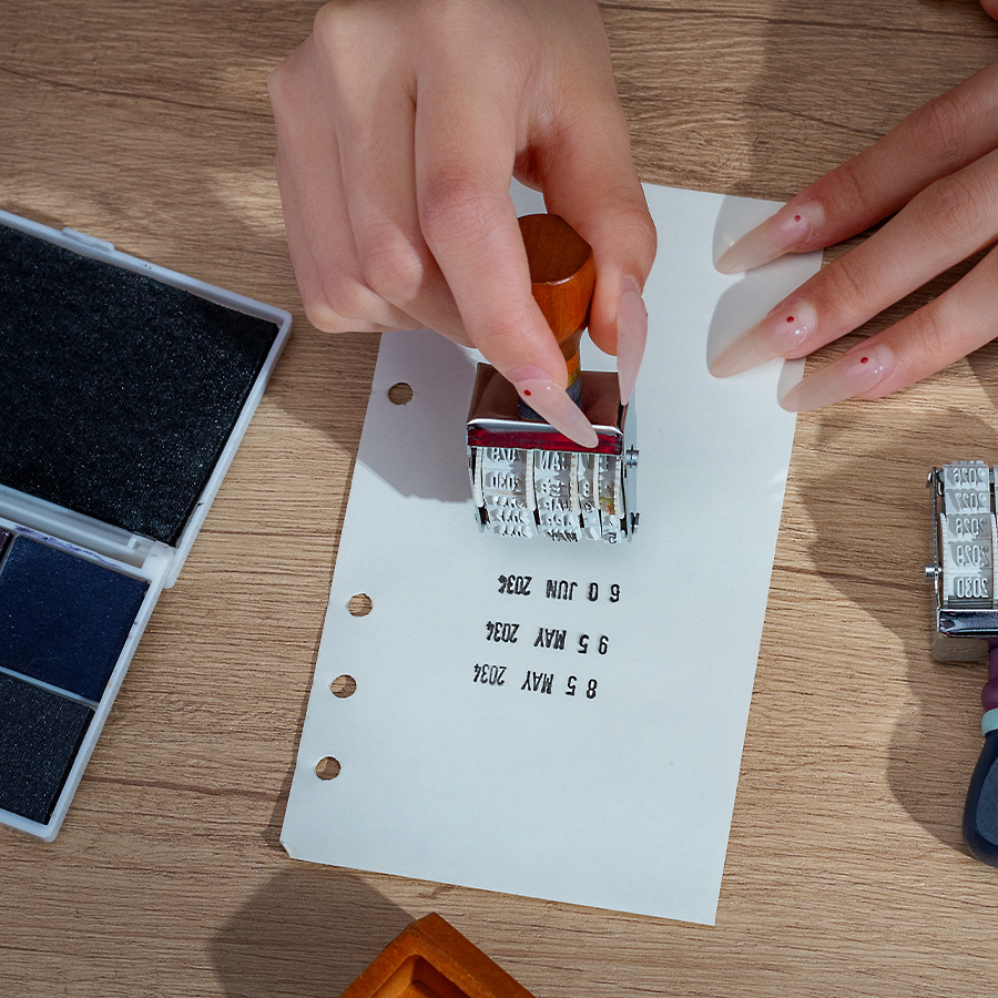 1Pcs Retro Wooden Roller Date  - đánh giá và giá Rubber Date Stamp